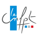 La complexité du processus: Démocratie participative - Série 3 : Consolider une gouvernance participative de l’action publique et des services publics
Quelles sont les transformations concrètes qui peuvent intervenir dans l’activité des agents publics et des élus par le processus de coproduction ? En effet, le processus participatif engage l’ensemble de l’action publique dans des démarches beaucoup plus complexes que celles qui ont été développées traditionnellement.
En ce qui concerne les procédures et les moyens, la pratique relève que derrière une philosophie partagée de l’intérêt pour la participation et en particulier la coproduction, il n’y a pas d’approche unique de mise en œuvre et que les moyens sont divers, voire inédits d’un territoire à un autre.
Les approches participatives s’inscrivent dans l’environnement culturel, politique, social, institutionnel, dans les traditions nationales et locales, dans les spécificités sectorielles et dans les territoires. Ils s’adaptent ou doivent s’adapter à la nature des problèmes à résoudre, aux ressources disponibles également. Ils peuvent être formels ou informels. Ils sont institutionnels, institutionnalisés ou non, contraignants ou facultatifs, d’une importance, d’une intensité, d’une fréquence et portée variables. Ils sont initiés par l’autorité ou par les acteurs concernés.
A l’occasion de cette émission nos enseignants et chercheurs :
- Pierre Bauby (Enseignant et chercheur en Sciences Politiques, Président de Reconstruire l’Action Publique)
- Mihaela M. Similie (Enseignante et chercheure en Droit);
ont recours au fil de cette séance aux compétences et expériences de trois acteurs clés européens :
- Karl Heinz Lambertz qui est élu Belge de la communauté germanophone de Belgique, Vice-président des comités des régions de l’Union européenne. Il a donc une vue d’ensemble des évolutions des mutations en Europe ;
- Julie Ward qui est une députée britannique au Parlement européen ;
- Cristian Pirvulescu qui est professeur de sciences politiques, représentant de la société civile romaine au comité économique et social européen (instance consultative des institutions européennes). La complexité du processus: Démocratie participative